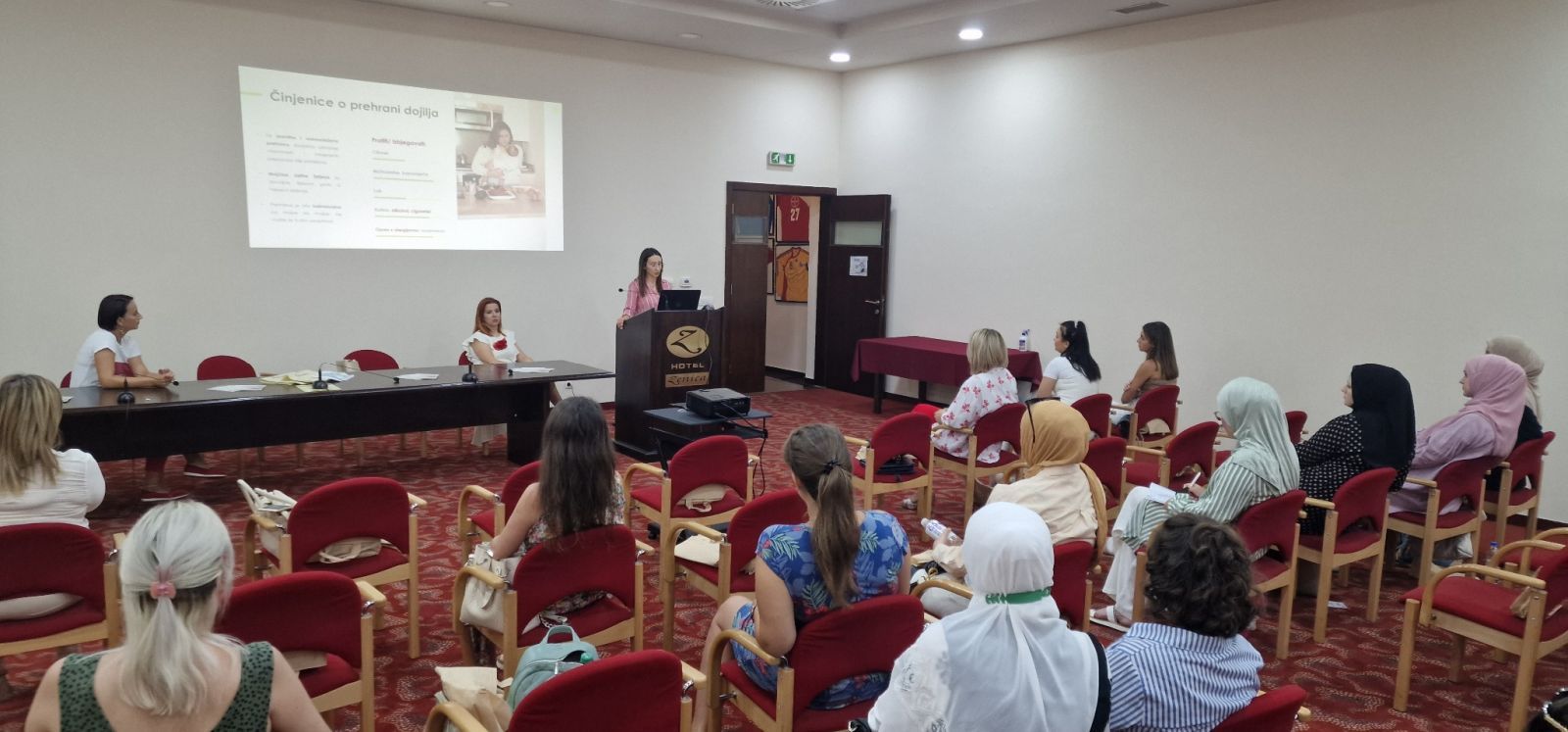 Povodom Svjetske sedmice dojenja, Institut za zdravlje i sigurnost hrane Zenica (INZ) organizovao je predavanje nazvano „Hvala mama“